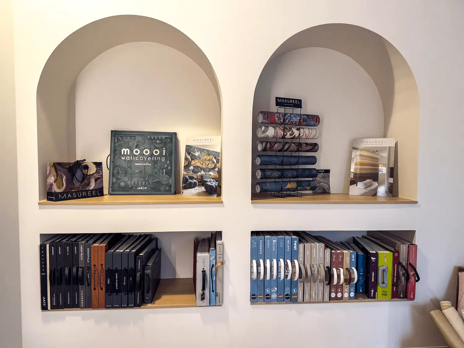 Bibliothèque d'échantillons de matières et de couleurs du showroom